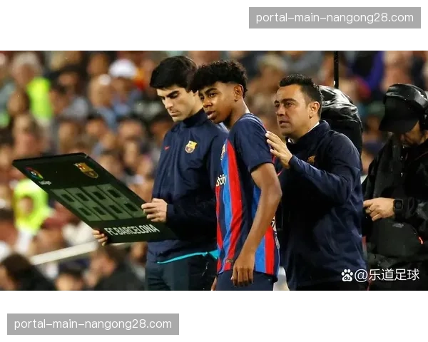 赛程密集下的球员负荷管理：维蒂尼亚伤病引发俱乐部医疗团队讨论